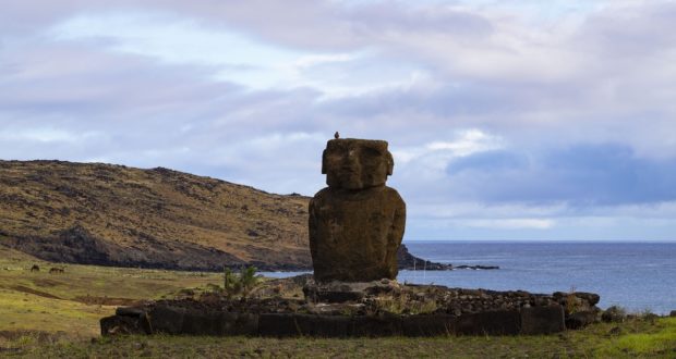 Ahu Ature Huke, Anakena, Isola di Pasqua, Cile. Autore e Copyright Marco Ramerini.