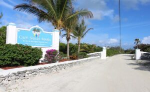 L'ingresso al Cape Santa Maria Beach Resort, Long Island, Bahamas. Autore e Copyright Marco Ramerini