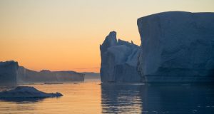 Le luce del sole di mezzanotte in Groenlandia. Autore e Copyright Marco Ramerini